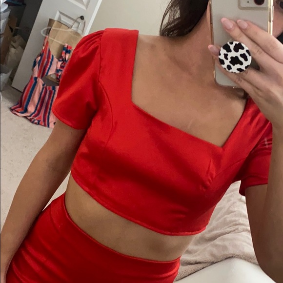 Red hot satin set - Picture 3 of 5